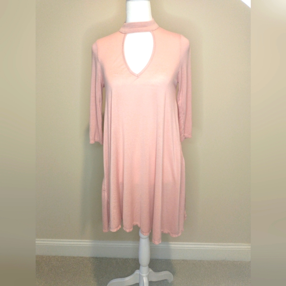 🟣 Pink Keyhole Dress with Choker Neckline